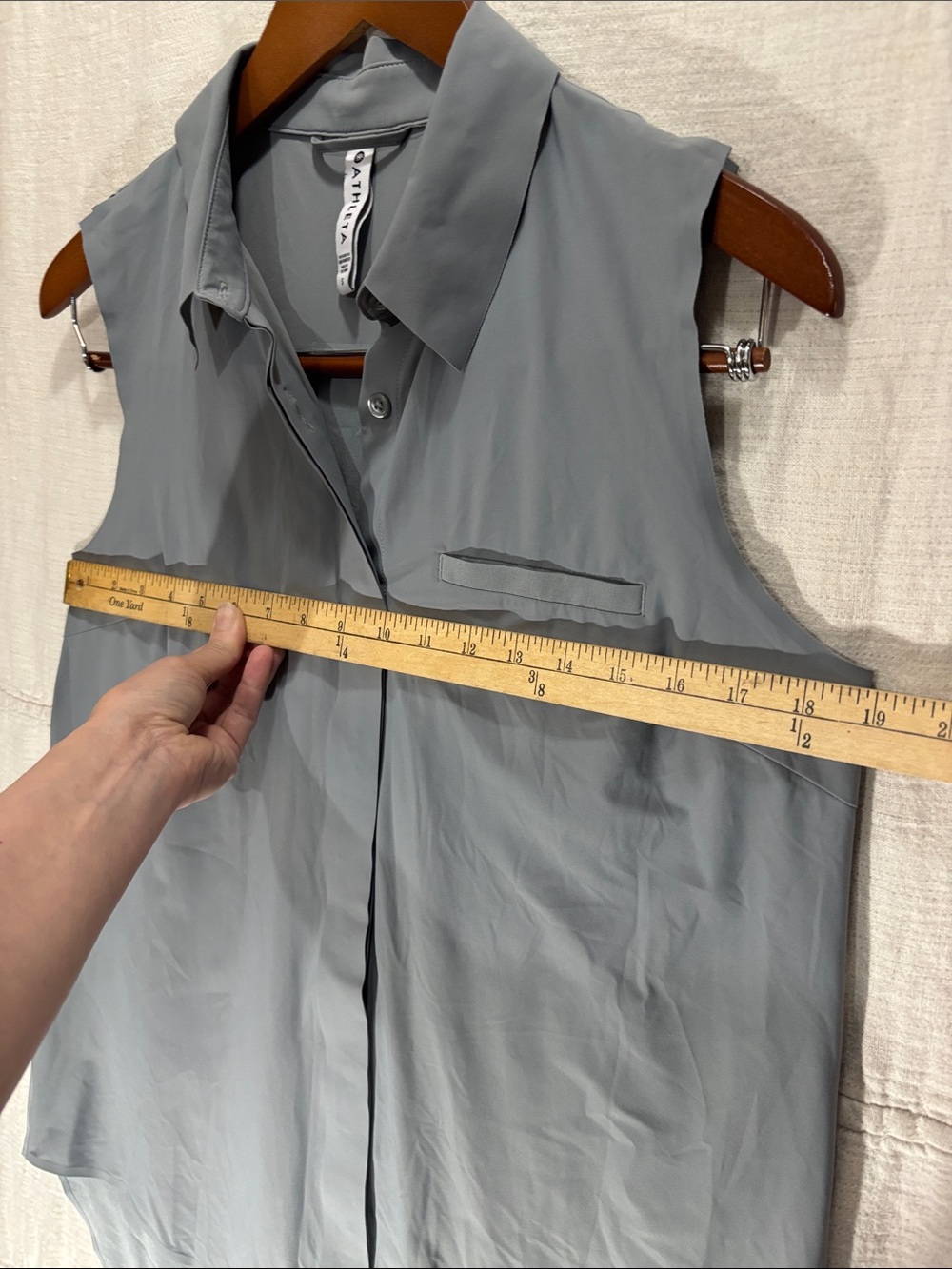 Athleta Urbanite Sleeveless Button-Down Shirt Top - Light Gray Small FLAW - Picture 6 of 9